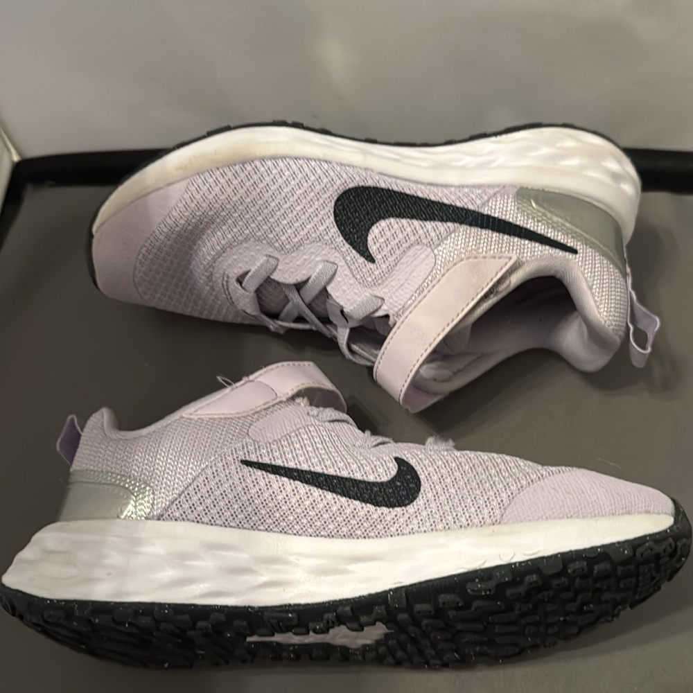 Nike Kids' Light‎ Purple Sneakers size 1Y - Picture 4 of 6